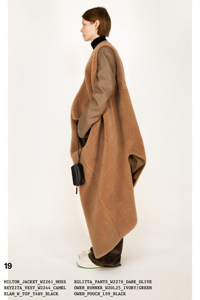 00019-The-Row-Fall-2022-New-York-credit-brand.jpeg