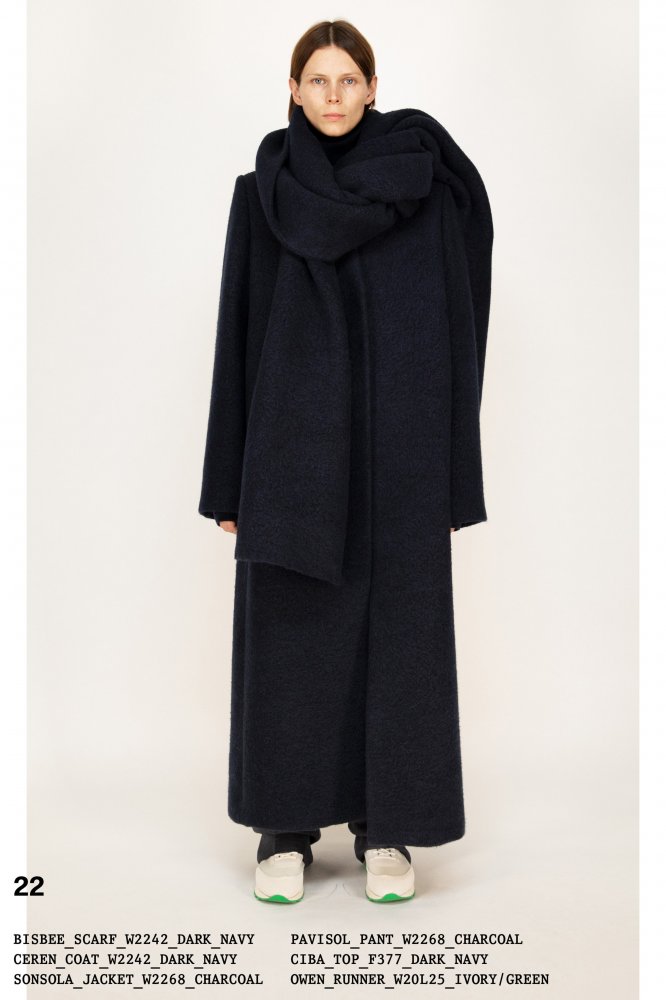 00022-The-Row-Fall-2022-New-York-credit-brand.jpeg
