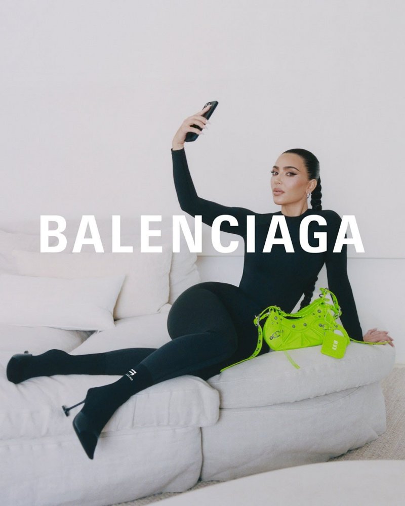 BALENCIAGA CAMPAIGN KIM KARDASHIAN LE CAGOLE LOGO.jpg
