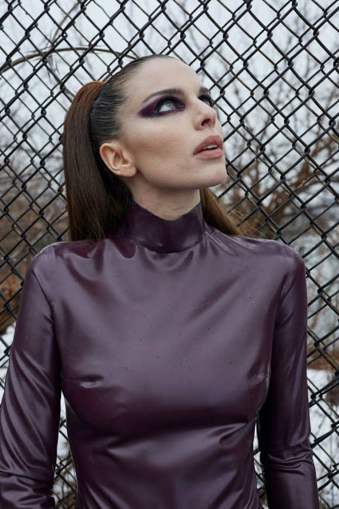 a27b65a76e7755d18b73c979fe9d4267ed-Julia-Fox-12.2x.rdeep-vertical.w460.jpg
