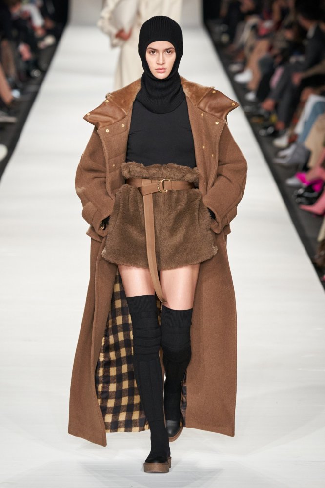 Quinn Mora Max Mara Fall 2022 RTW MFW 1.jpg