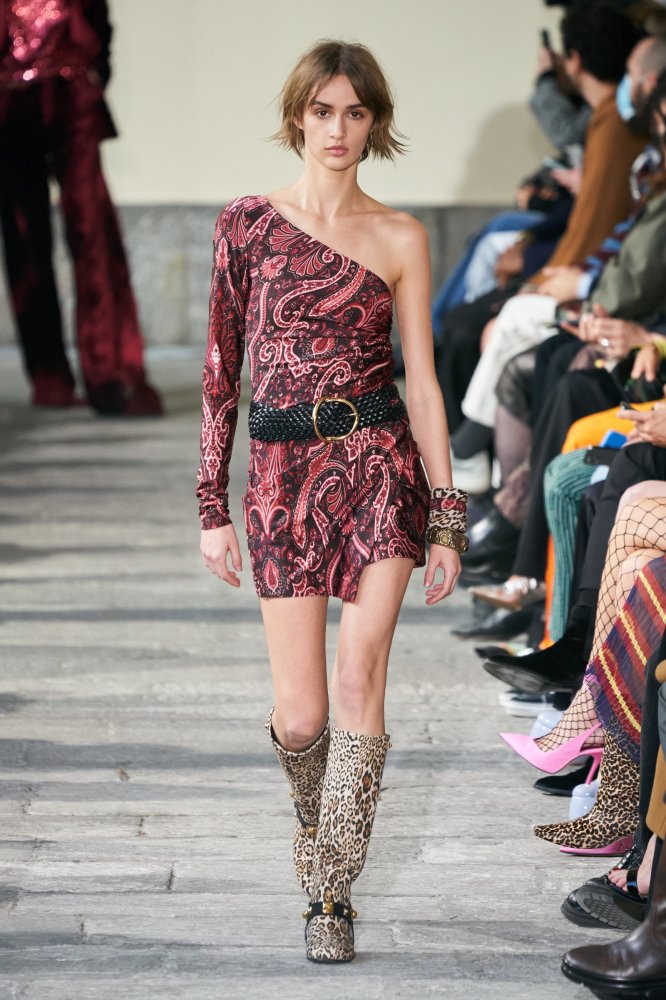 Quinn Mora Etro Fall 2022 RTW MFW 1.jpg