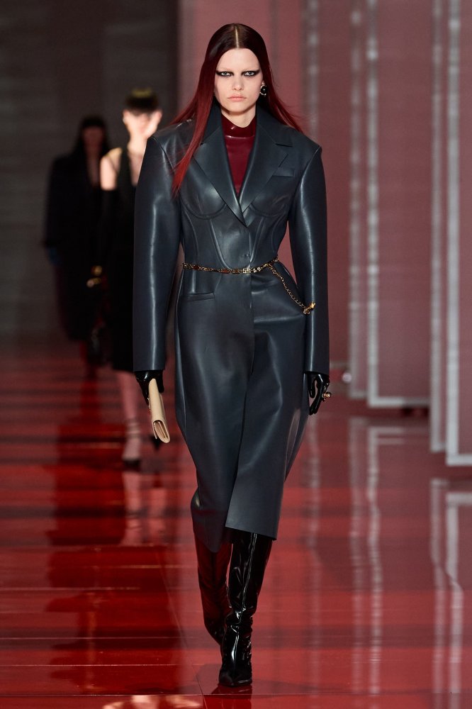 Louise Robert Versace Fall 2022 RTW MFW 1.jpg