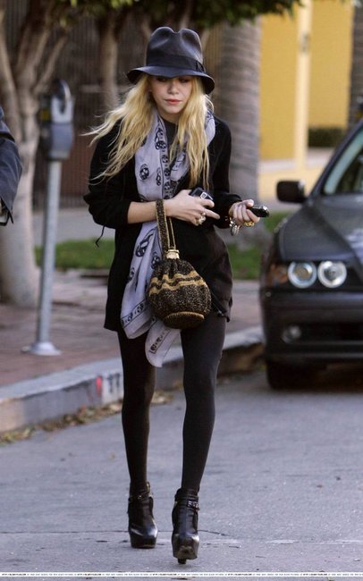 mary-kate-olsen-and-alexander-mcqueen-scarf.jpg