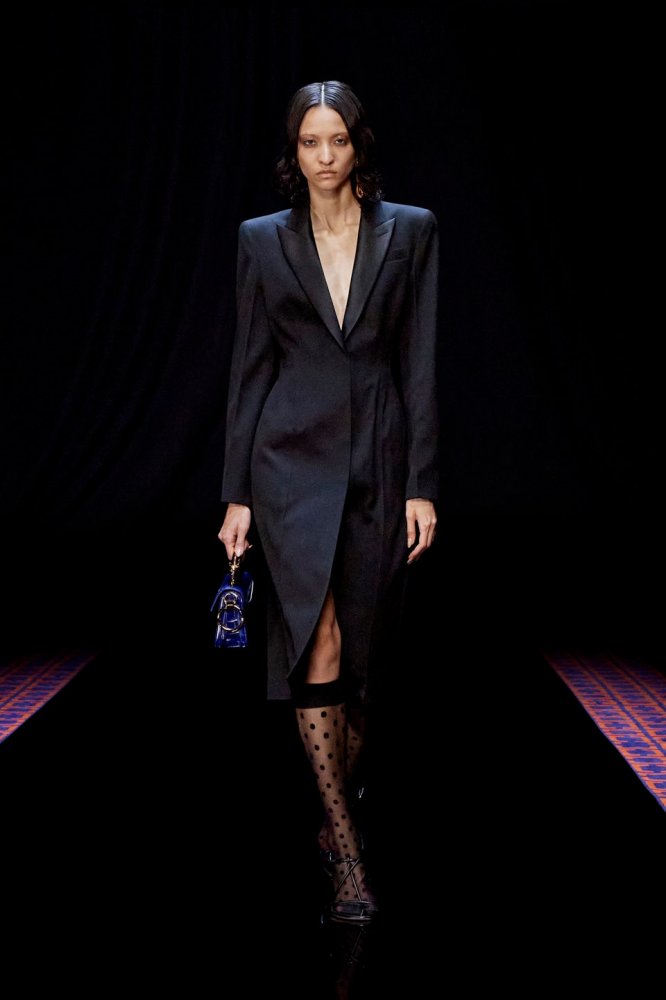 00002-lanvin-fall-22-ready-to-wear-paris-credit-brand.jpg