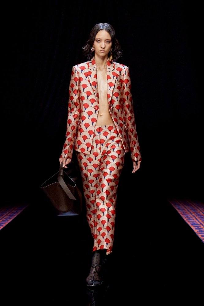 00023-lanvin-fall-22-ready-to-wear-paris-credit-brand.jpg