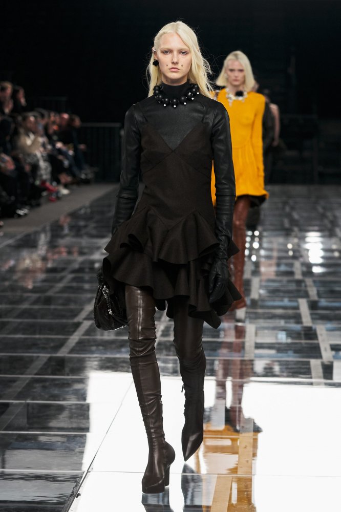 Valeria Buldini Givenchy Fall 2022 RTW PFW 1.jpg