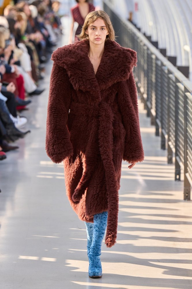 Quinn Mora Stella McCartney Fall 2022 RTW PFW 1.jpg