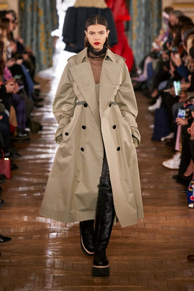 Lea Julian Sacai Fall 2022 RTW PFW 1.jpg