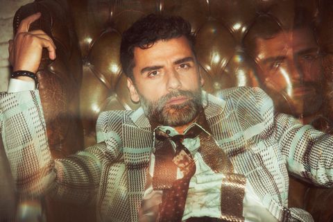 esq040122oscarisaac-009-1648485243.jpg