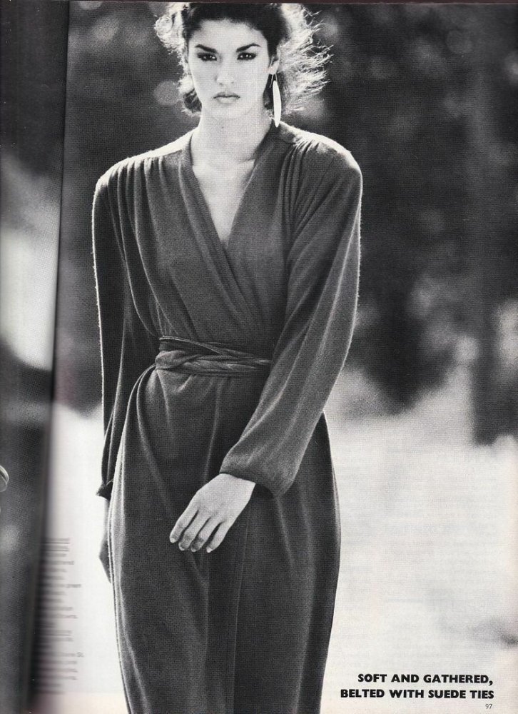 VOGUE-UK-1979-JANICE-DICKINSON-MIKE-REINHARDT-FUR-_57 (4).jpg
