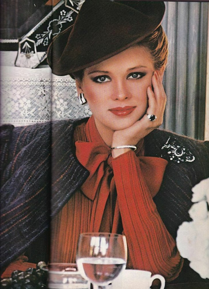 Vogue-Uk-1979-Esme-Marshall-Jerry-Hall-_57 (3).jpg