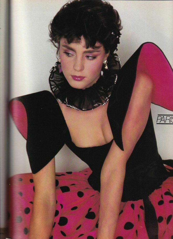 Vogue-Uk-1979-Esme-Marshall-Jerry-Hall-_57 (4).jpg