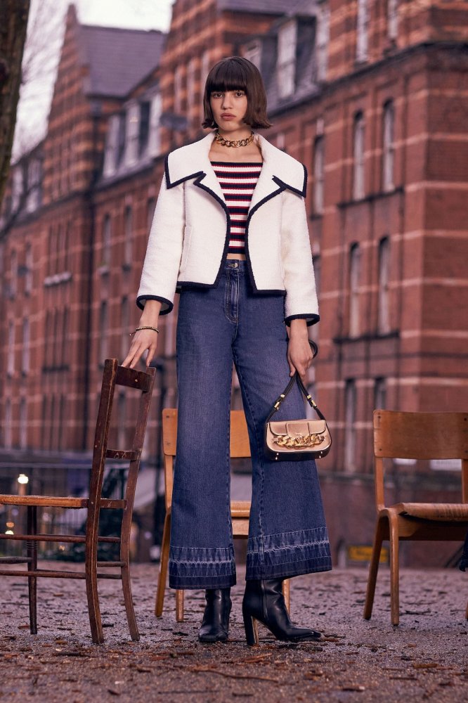 00002-valentino-pre-fall-2022-credit-brand.jpeg
