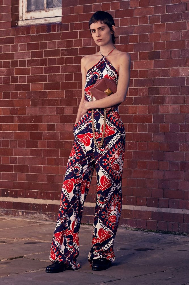 00004-valentino-pre-fall-2022-credit-brand.jpeg