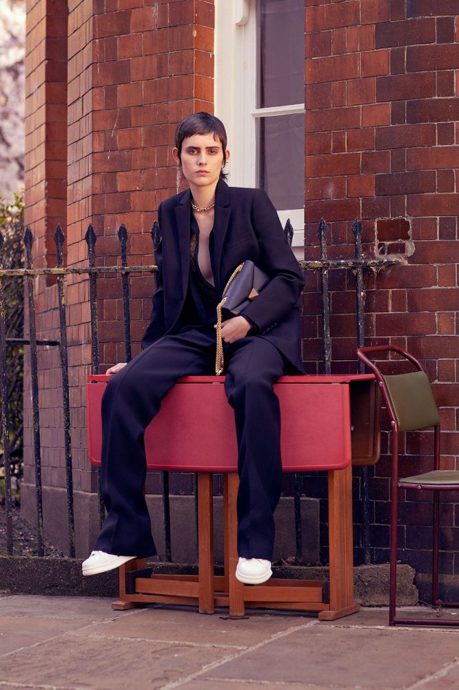 00018-valentino-pre-fall-2022-credit-brand.jpeg