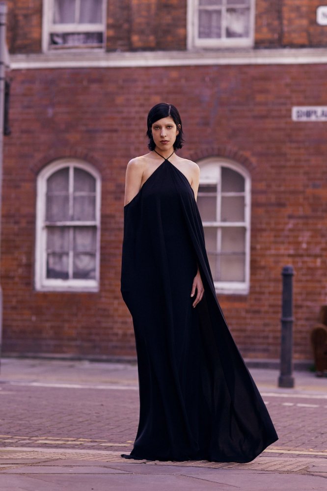00039-valentino-pre-fall-2022-credit-brand.jpeg