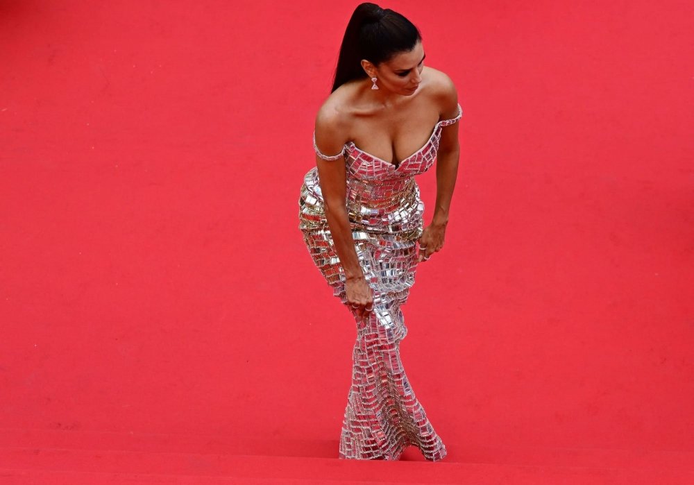 cannes 2002 red carpet eva longoria in silver dress 3.jpg