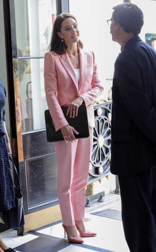 kate middleton in pink alexander mcqueen suit at roundtable conference in london 2022 20.jpg