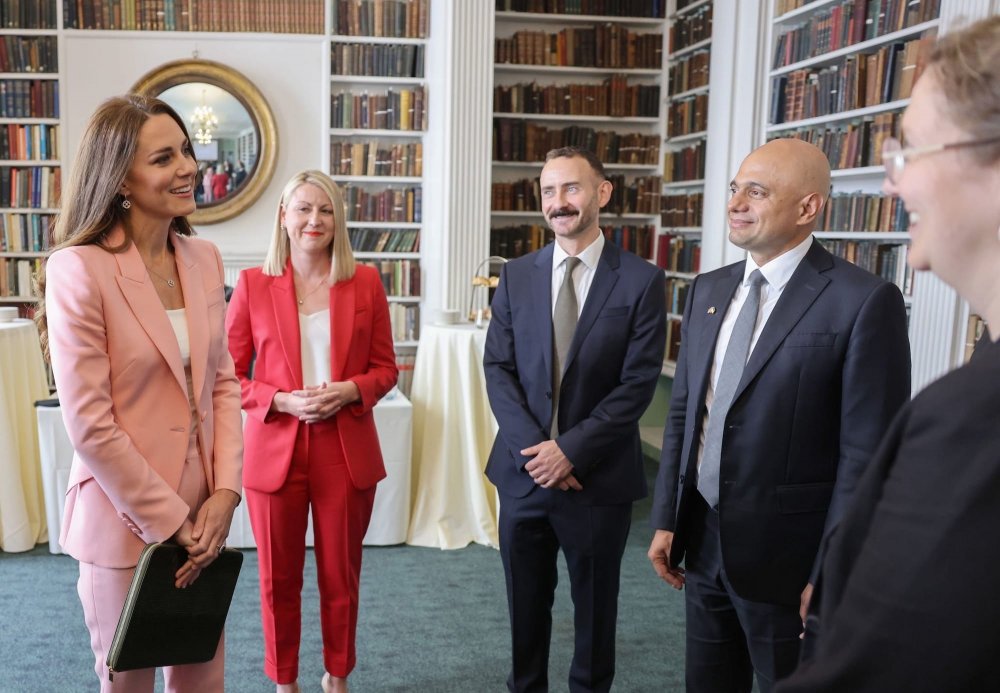 kate middleton in pink alexander mcqueen suit at roundtable conference in london 2022 17.jpg