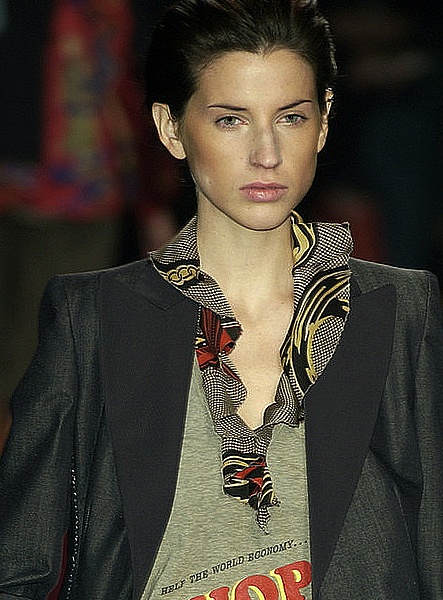 s02moschino-24 nrC nezG London.jpg