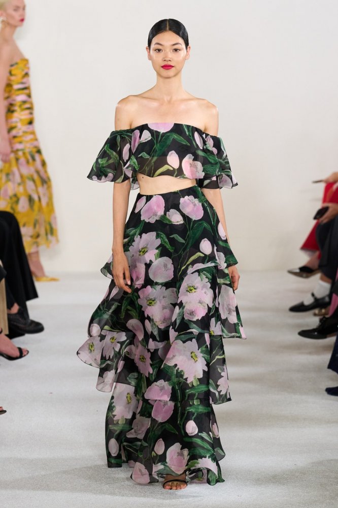 00051-carolina-herrera-spring-2023-ready-to-wear-credit-gorunway.jpg