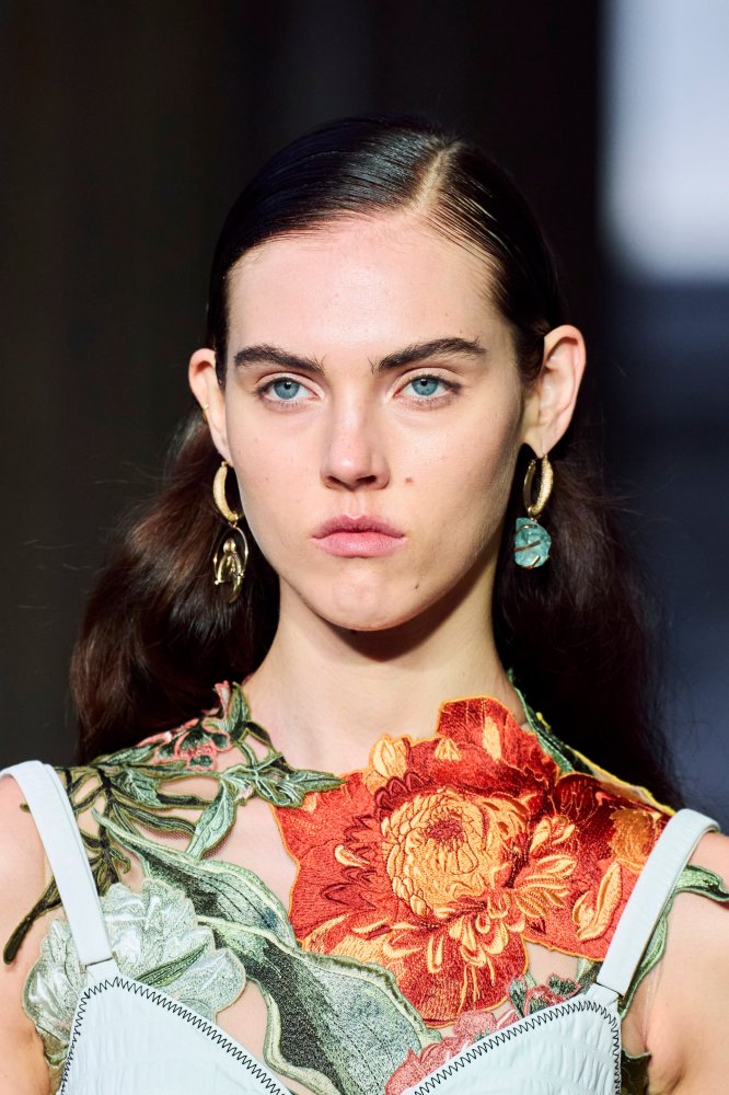 00056-erdem-spring-2023-ready-to-wear-details-credit-gorunway.JPG 00056-erdem-spring-2023-ready-to-wear-details-credit-gorunway.JPG