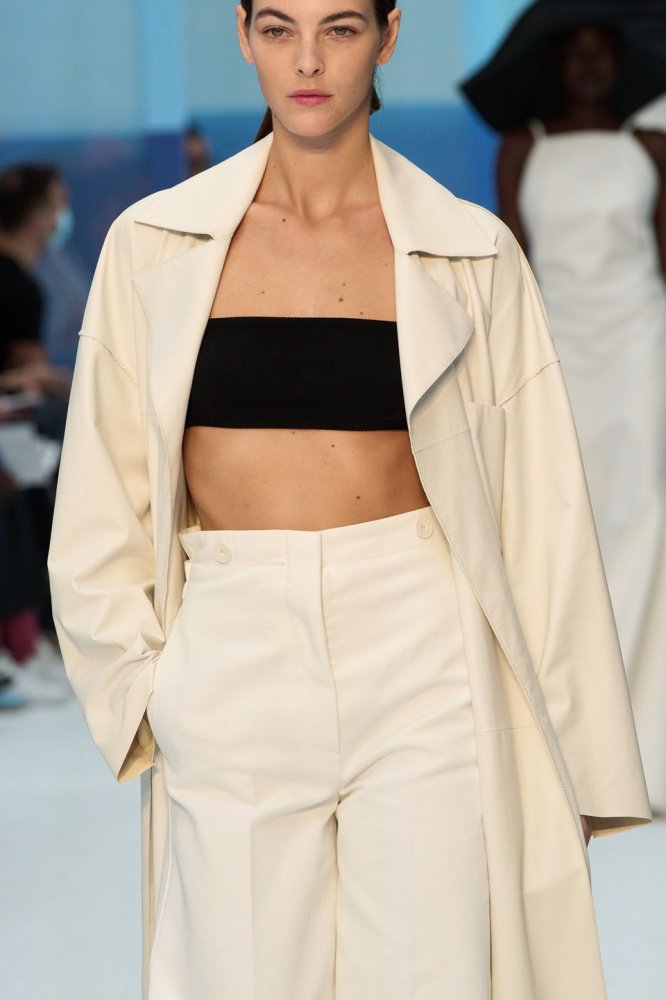 00016-max-mara-spring-2023-ready-to-wear-details-credit-gorunway.jpg