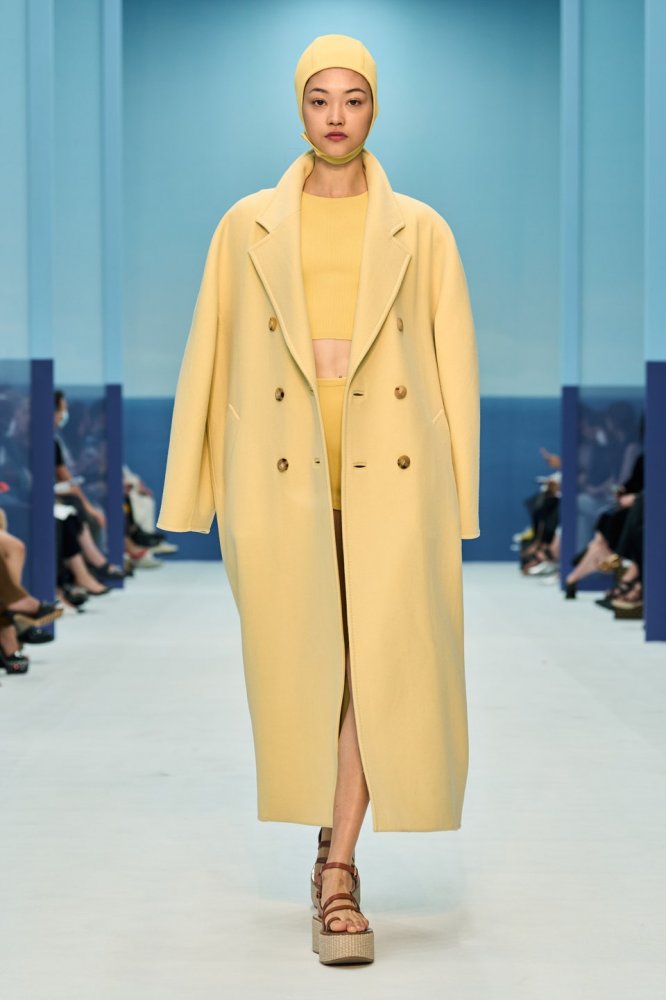 00031-max-mara-spring-2023-ready-to-wear-credit-gorunway.jpg