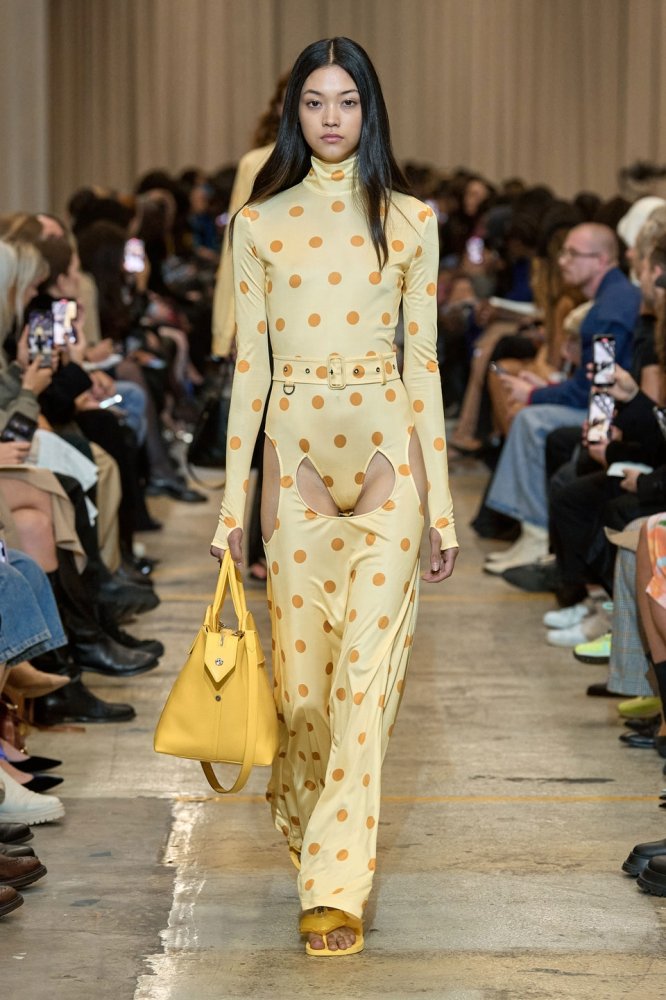 00033-burberry-spring-2023-ready-to-wear-credit-brand.jpg