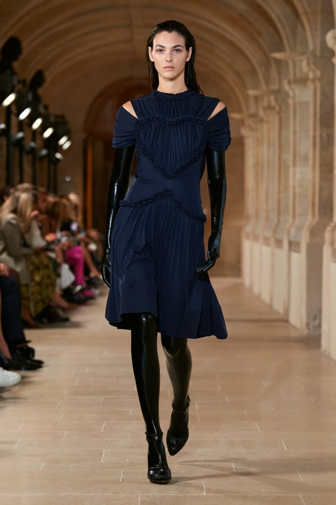 00033-victoria-beckham-spring-2023-ready-to-wear-credit-gorunway.jpg