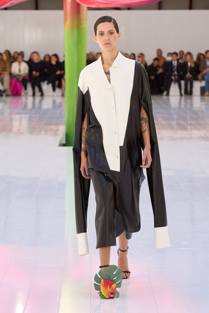 00025-loewe-spring-2023-ready-to-wear-credit-gorunway.jpg