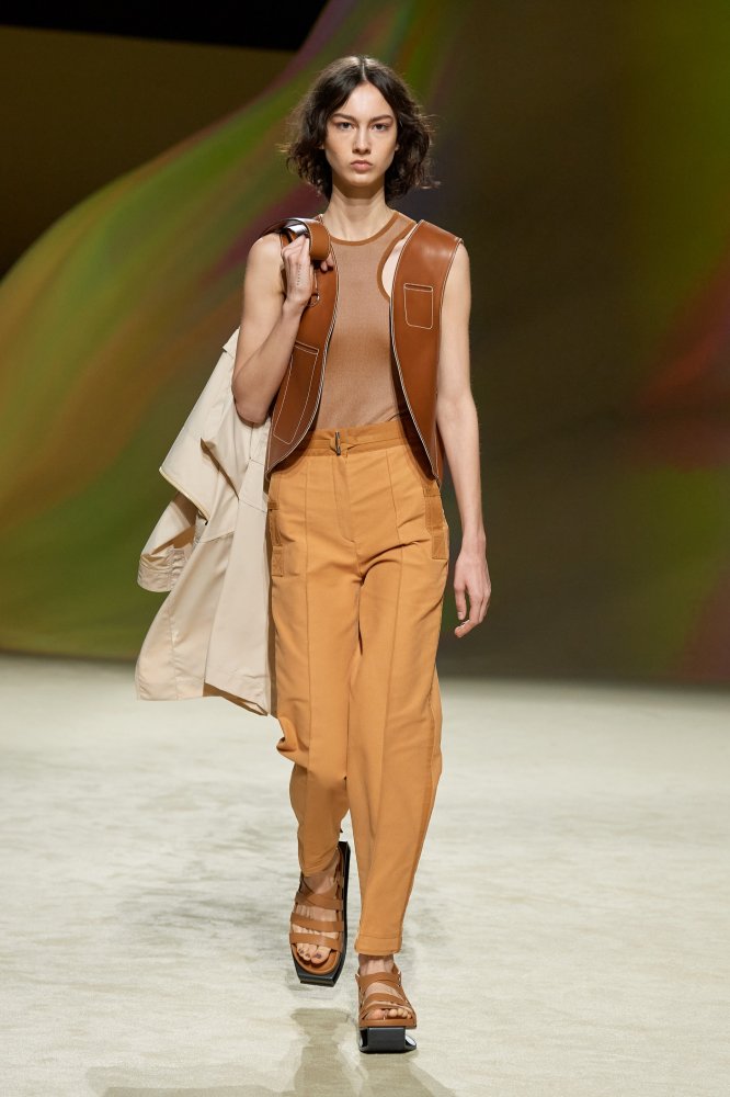 00003-hermes-spring-2023-ready-to-wear-credit-gorunway.jpg