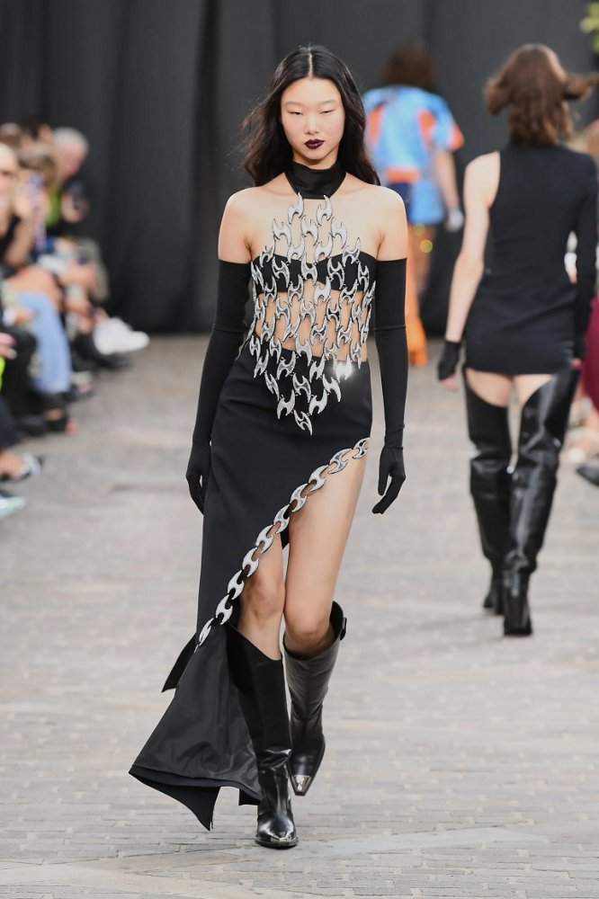 00020-david-koma-spring-2023-ready-to-wear-credit-gorunway.jpg