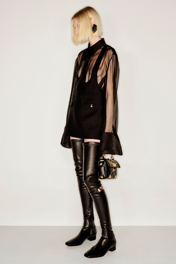 00003-valentino-resort-2023-credit-brand.jpeg