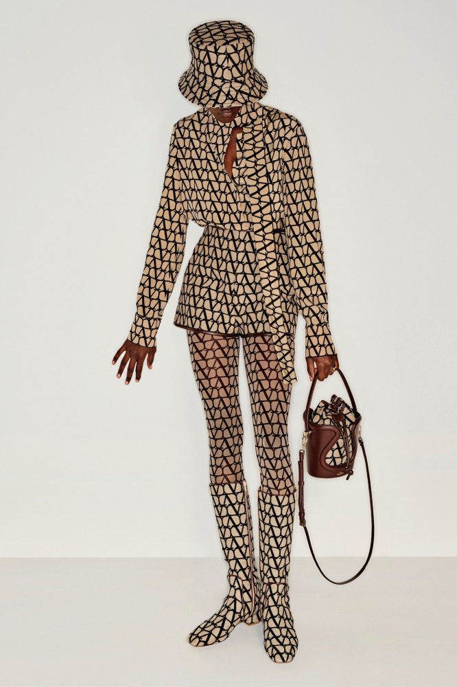 00020-valentino-resort-2023-credit-brand.jpeg