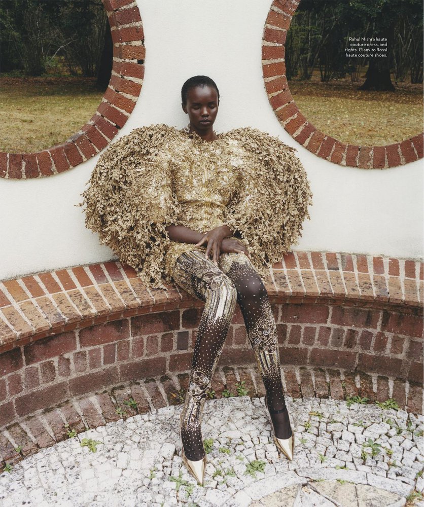 Vogue_Australia_-_December_2022-160 拷貝.jpg