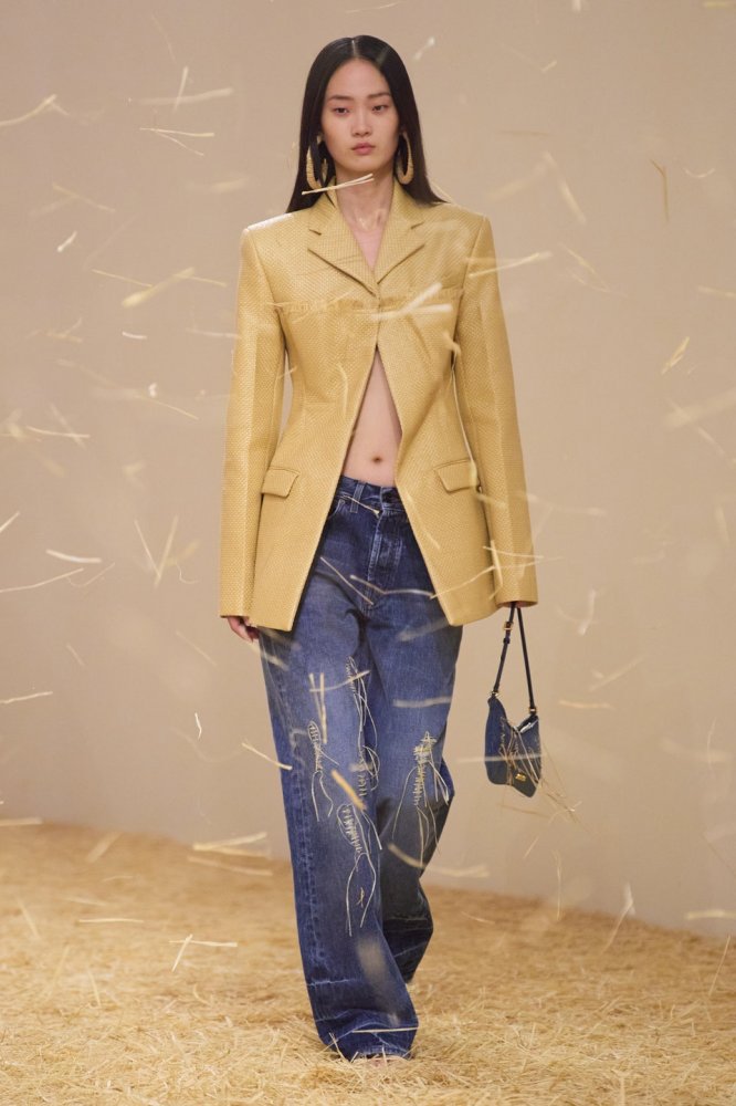 00053-jacquemus-spring-2023-ready-to-wear-credit-gorunway.jpg