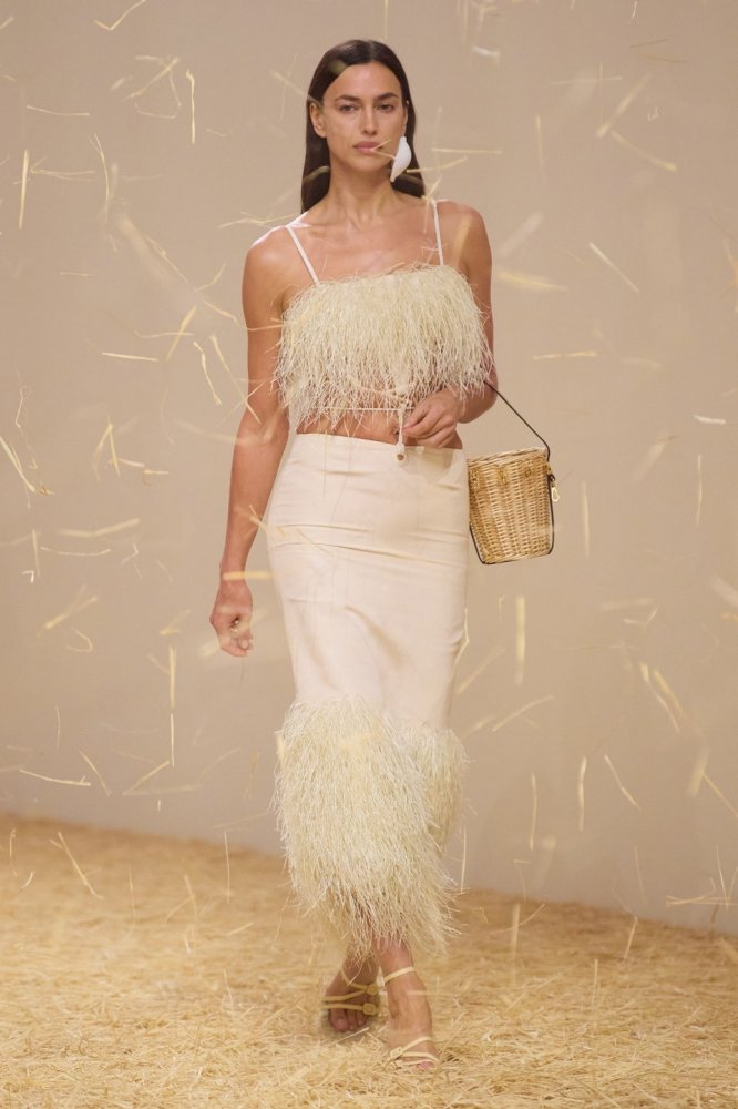 00050-jacquemus-spring-2023-ready-to-wear-credit-gorunway.jpg