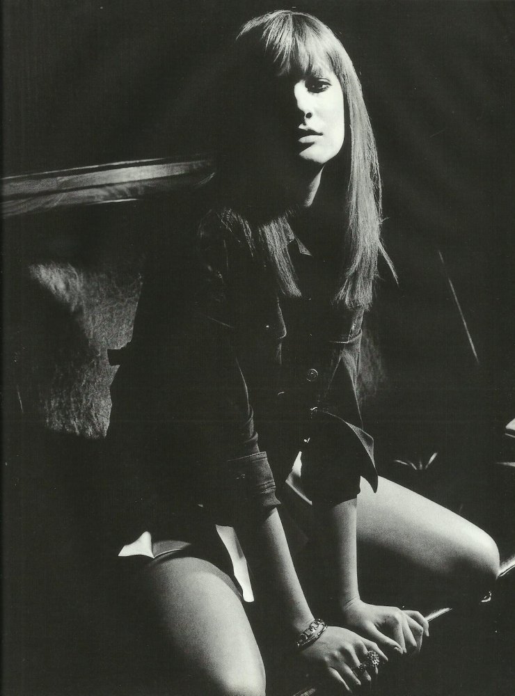 elle april russia 2003 08.jpg