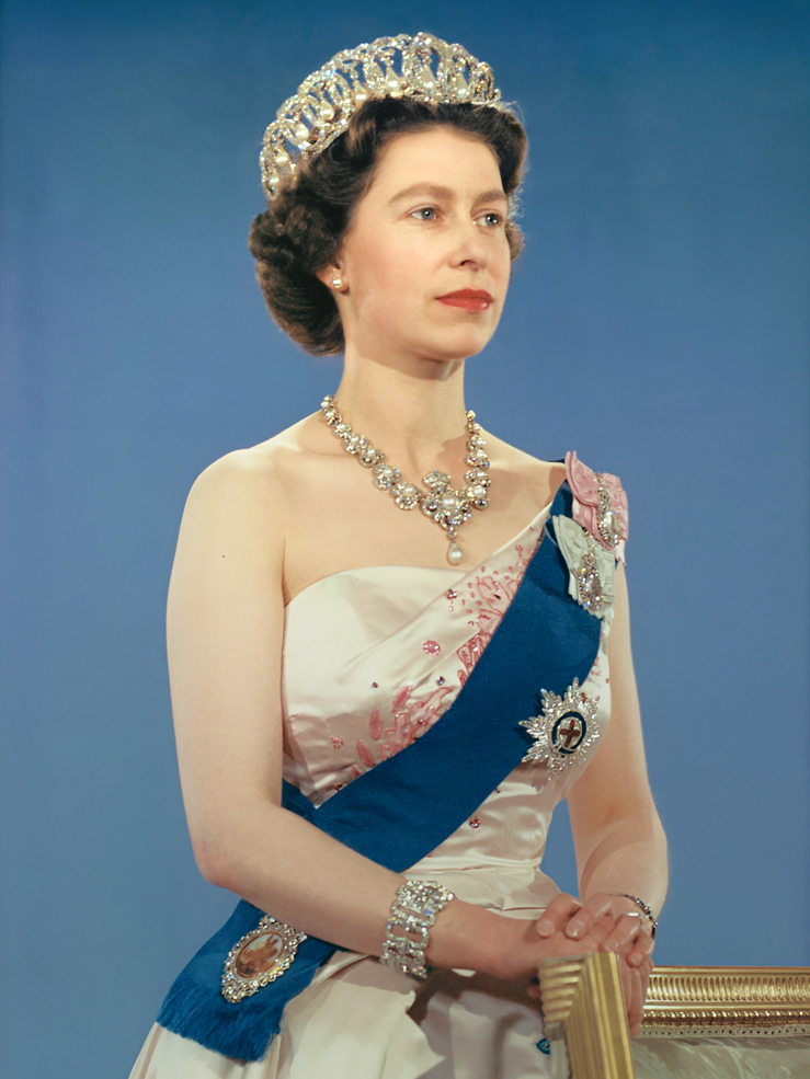 Queen_Elizabeth_II_official_portrait_for_1959_tour_(retouched)_(cropped)_(3-to-4_aspect_ratio).jpg