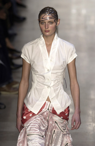 Issey+Miyake+Spring+2004+L5dPjlEr7p5l.jpg