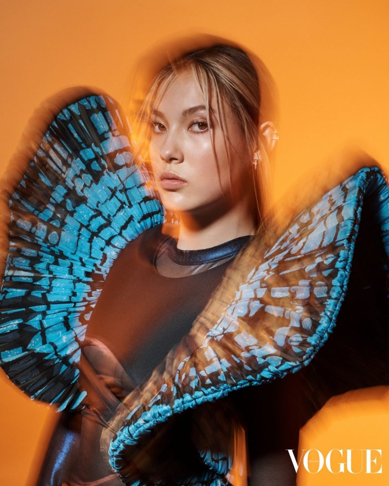 Eileen-Gu-by-Paola-Kudacki-Vogue-HK-Jan-2023-00002.jpg