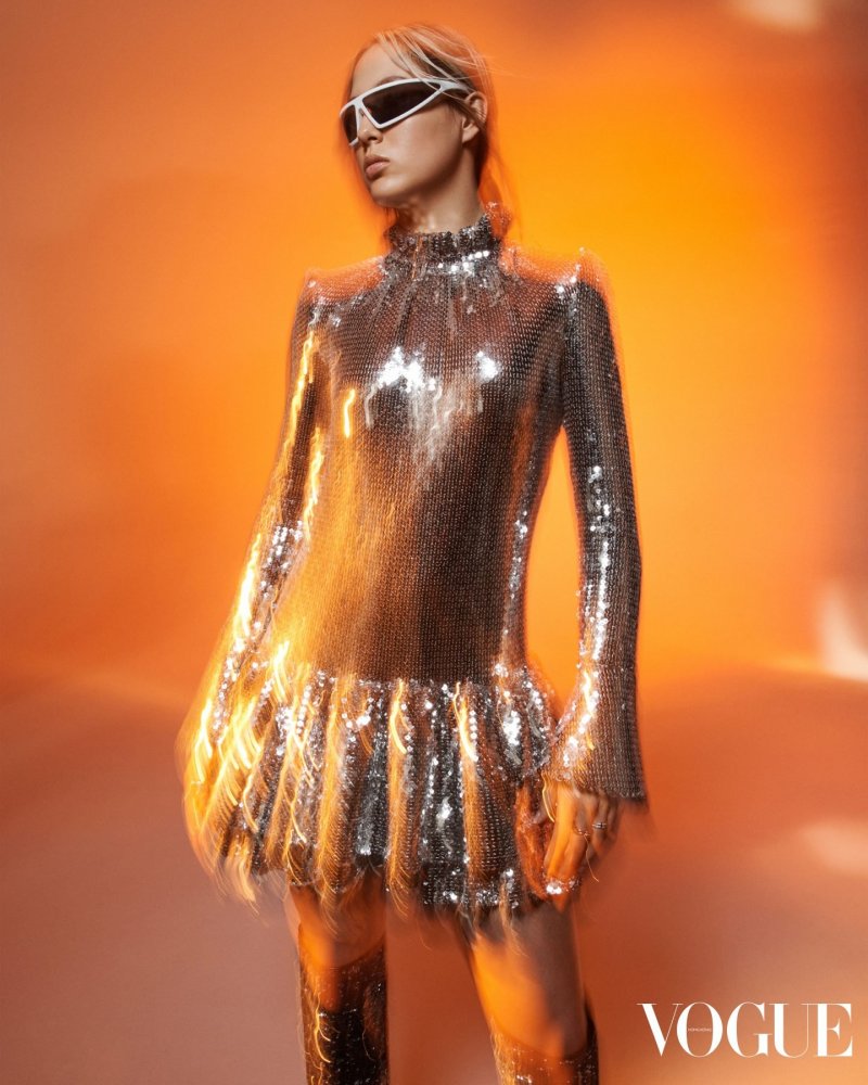 Eileen-Gu-by-Paola-Kudacki-Vogue-HK-Jan-2023-00004.jpg
