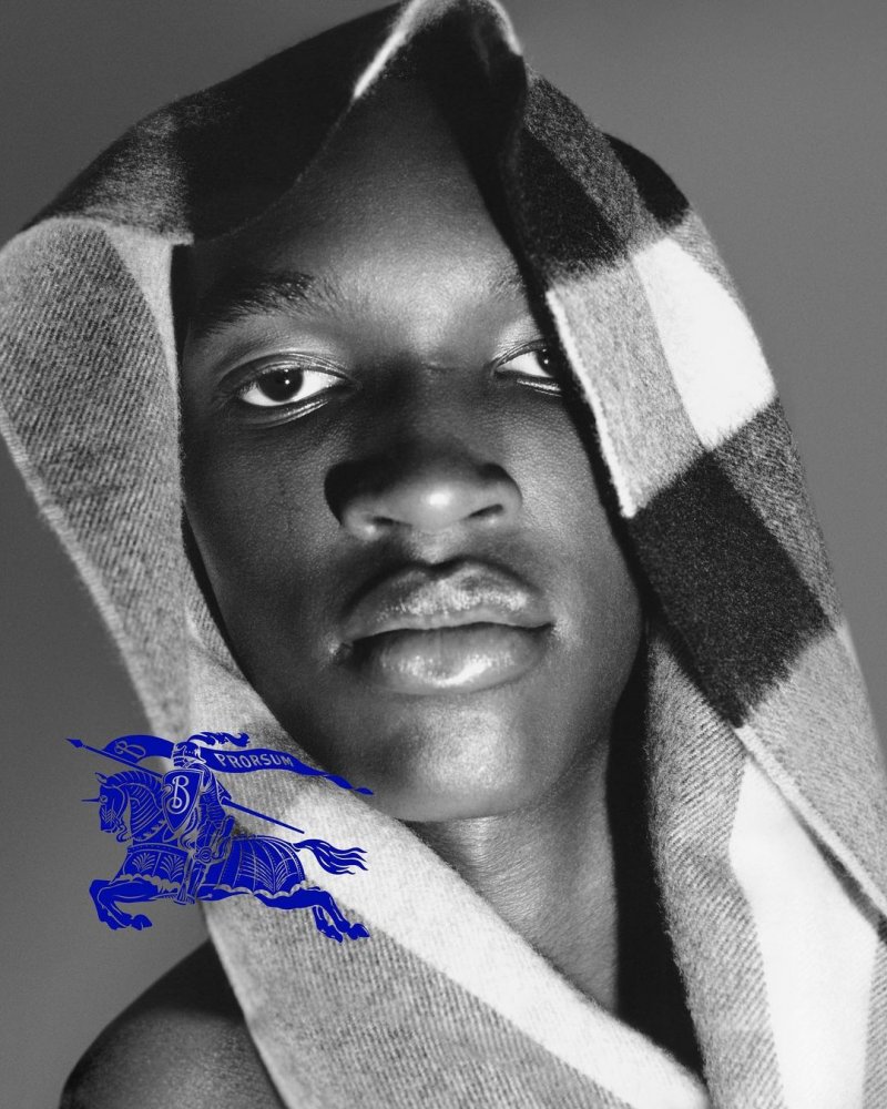 burberry_329048511_3402800553331321_5111585719756009704_n.jpg