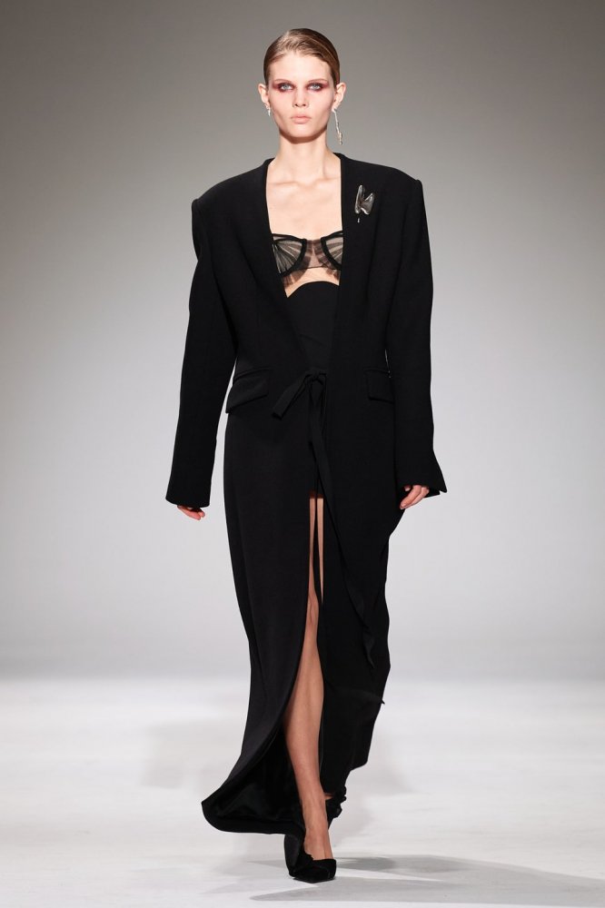 00004-nensi-dojaka-fall-2023-ready-to-wear-credit-gorunway.jpg