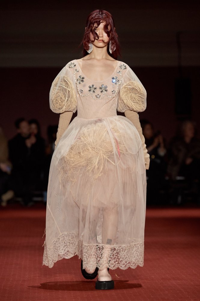 00049-simone-rocha-fall-2023-ready-to-wear-credit-gorunway.jpg