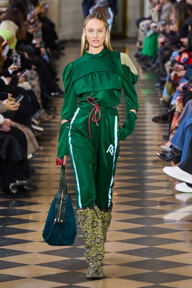 00028-andreas-kronthaler-for-vivienne-westwood-fall-2023-ready-to-wear-credit-gorunway.jpg