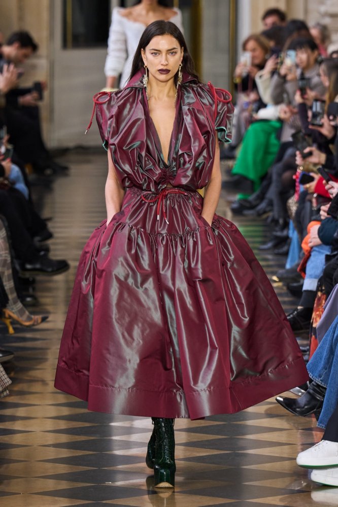 00067-andreas-kronthaler-for-vivienne-westwood-fall-2023-ready-to-wear-credit-gorunway.jpg