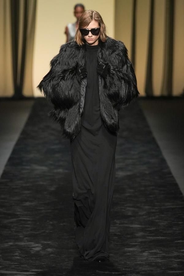 ALBERTA-FERRETTI_AW23_WOMENSWEAR_CATWALK_010.width-640_PBZtnQEL2wwN58vD.jpg